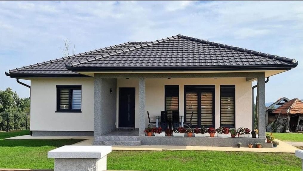 Montažna prizemnica s natkrivenim trijemom